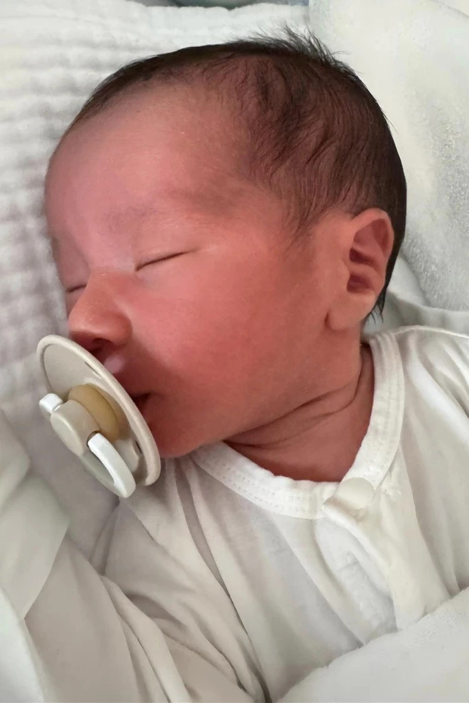 Phương Oanh khoe con trai 'lột xác' so với lúc mới sinh