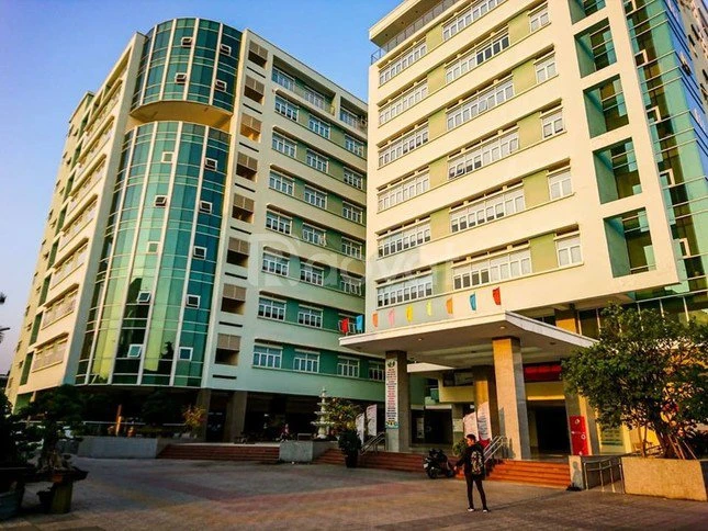 Trụ sở trường cao đẳng bị rao bán để siết nợ