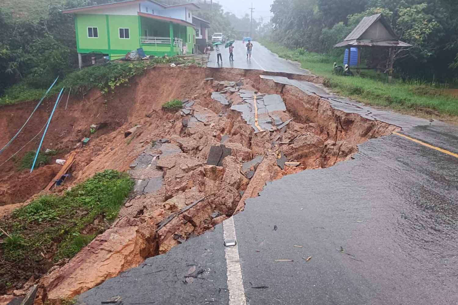 Thái Lan: Nước bao vây ở tỉnh Chiang Rai, cảnh báo lũ quét trên 48 tỉnh