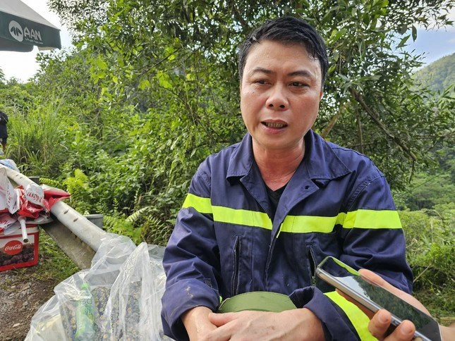 Vụ xe khách bị vùi lấp, 12 người chết: Thượng tá công an nhớ lại hơn 13 giờ 'đào đất tìm sự sống'