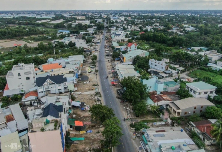 Người dân đồng loạt giao mặt bằng mở rộng đường kết nối TP HCM - Long An