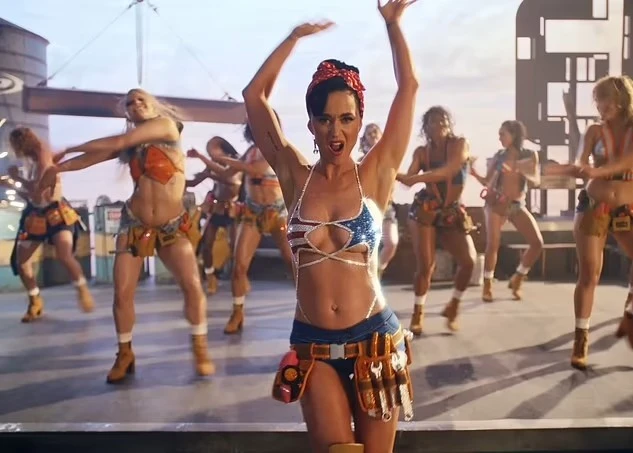 Katy Perry khoe body bốc lửa trong MV mới