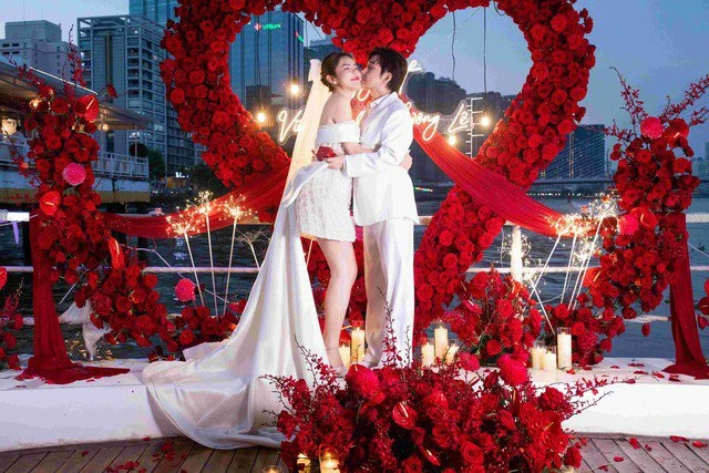 Toàn cảnh lễ đính hôn của NSƯT Vũ Luân và hoa hậu Phương Lê