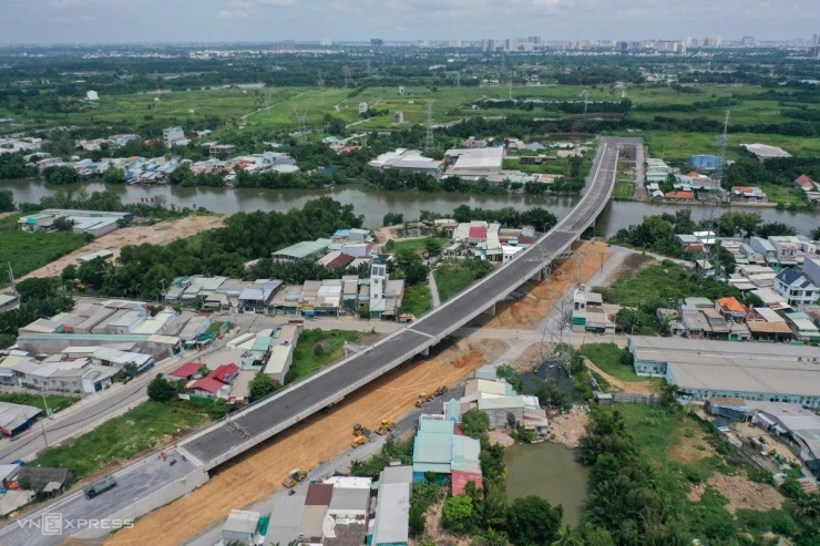 Cầu rút ngắn quãng đường 10 km còn 500 m ở TP HCM sắp thông xe