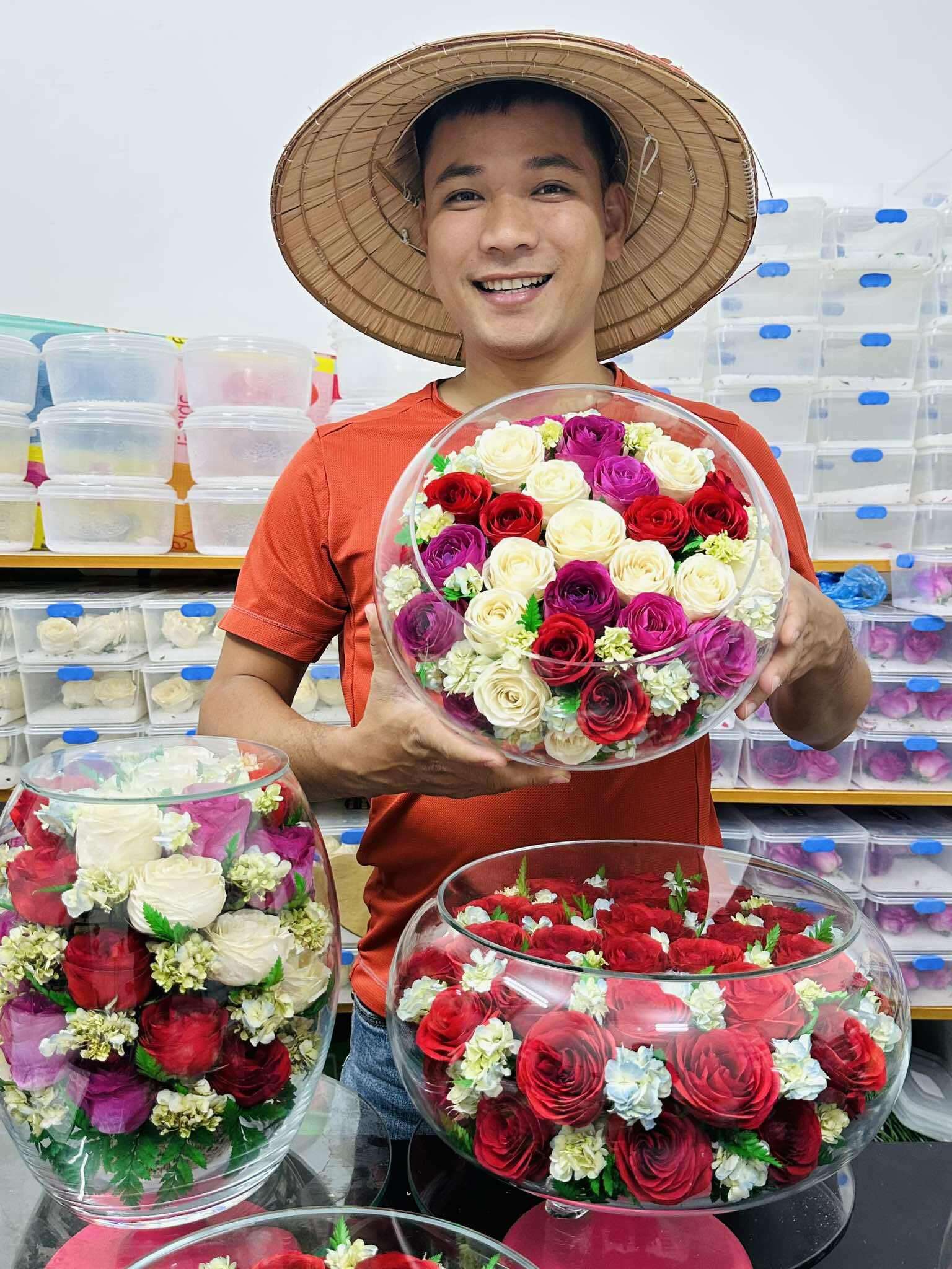 “Chán” bán hoa tươi, người đàn ông làm sản phẩm này bán giá đến 7 triệu đồng