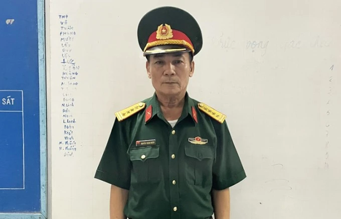 Giả 'trưởng phòng tình báo' lừa tiền nhiều người