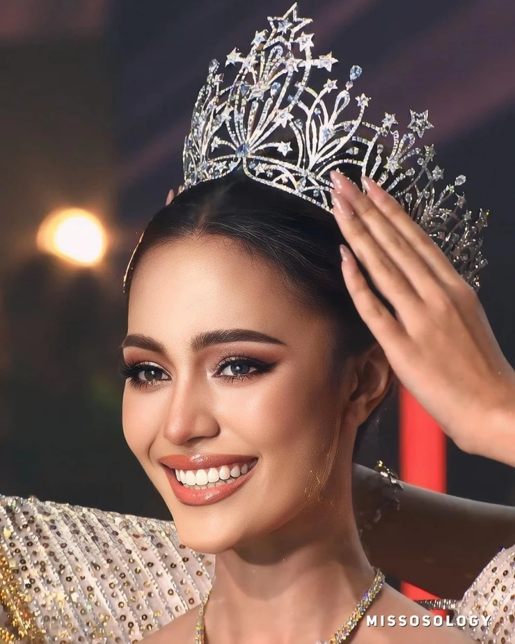 Người đẹp cao 1,8 m đăng quang Hoa hậu Hoàn vũ Thái Lan 2024