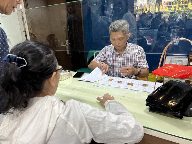 Nóng tuần qua: SJC có động thái mới liên quan đến việc từ chối mua vàng ‘một chữ’