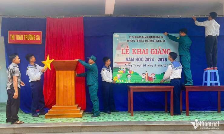 Khai giảng đặc biệt của thầy giáo viết tâm thư để tới Trường Sa