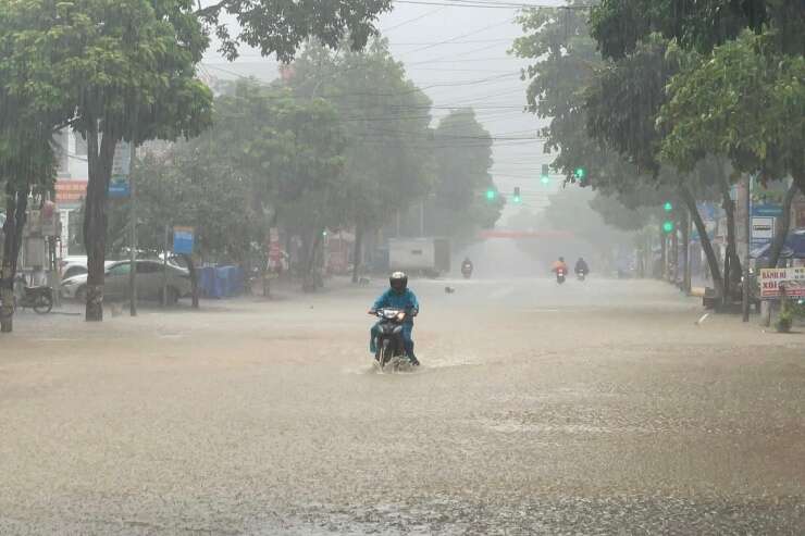 Mưa lớn kéo dài, nhiều nơi ở Sơn La ngập sâu, giao thông bị chia cắt