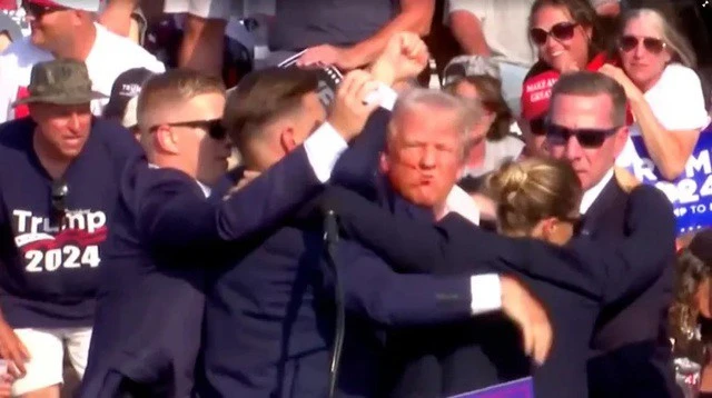 Nhân chứng: Ông Trump 