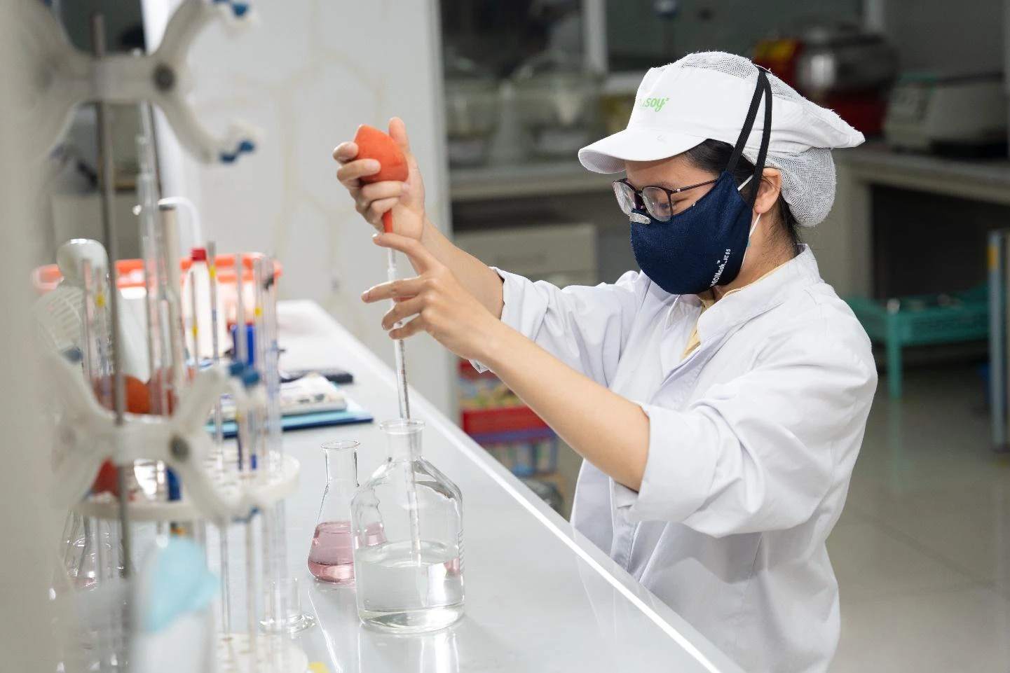“Giải mã” bí quyết tạo nên sản phẩm sữa làm từ hạt chuẩn “gu” người tiêu dùng Việt