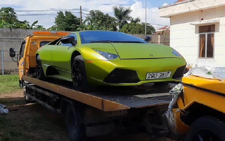 Nóng tuần qua: Bóc giá hai siêu xe Lamborghini và Mercedes nhập lậu vừa bị tiêu hủy