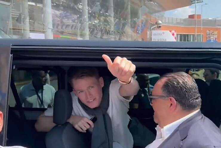 Tin mới nhất bóng đá sáng 30/8: McTominay được chào đón rầm rộ tại Naples