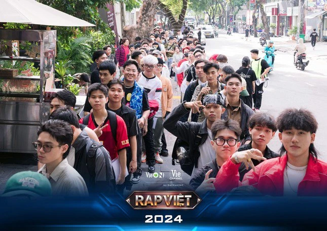 5000 thí sinh xếp hàng casting Rap Việt mùa 4, dàn giám khảo không thay đổi