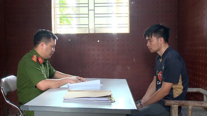Cuộc truy lùng kẻ phù phép 99 chiếc điện thoại thành… túi cát