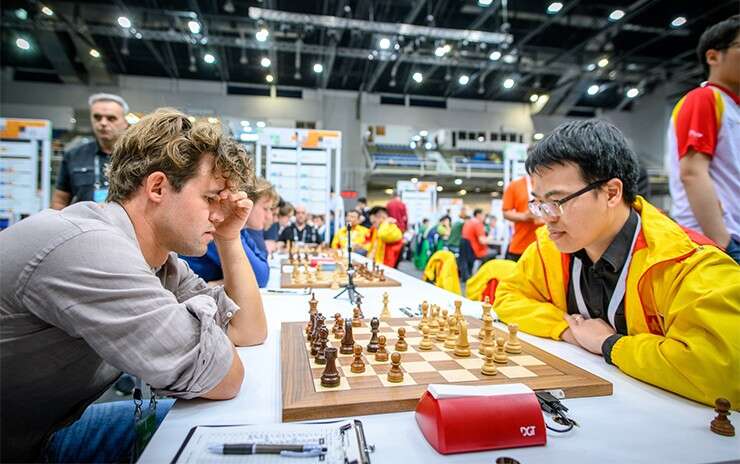 Quang Liêm đấu “vua cờ” thế giới Carlsen, tuyển VN có điểm trước Na Uy tại Olympiad 2024