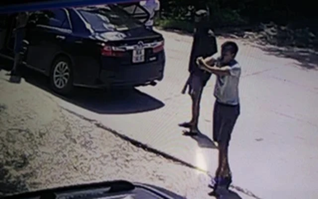Mâu thuẫn trong làm ăn, thuê người đốt ôtô đối thủ