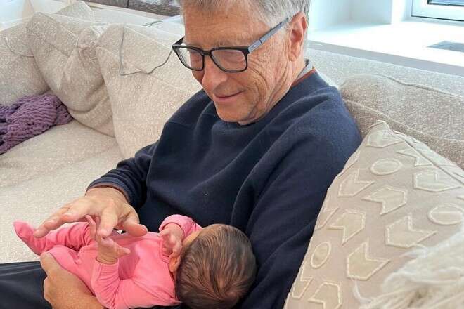 Bill Gates có mấy con và họ đang làm những công việc gì?