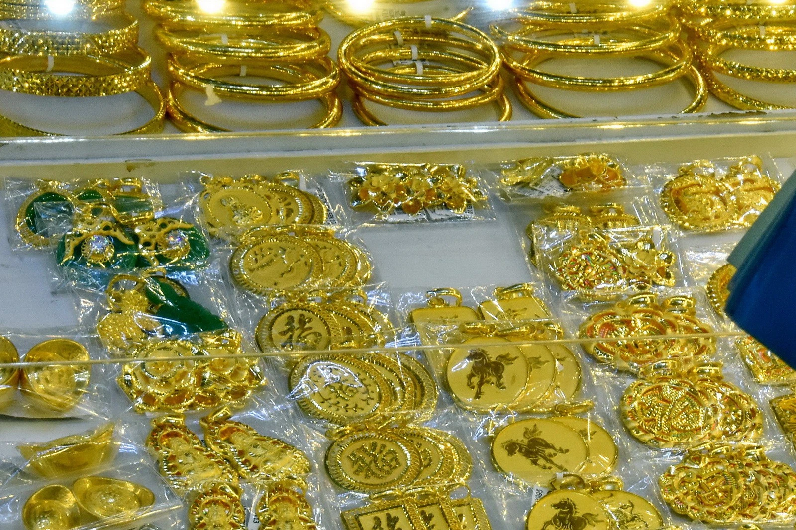 Giá vàng hôm nay 4/8: Khép lại tuần 