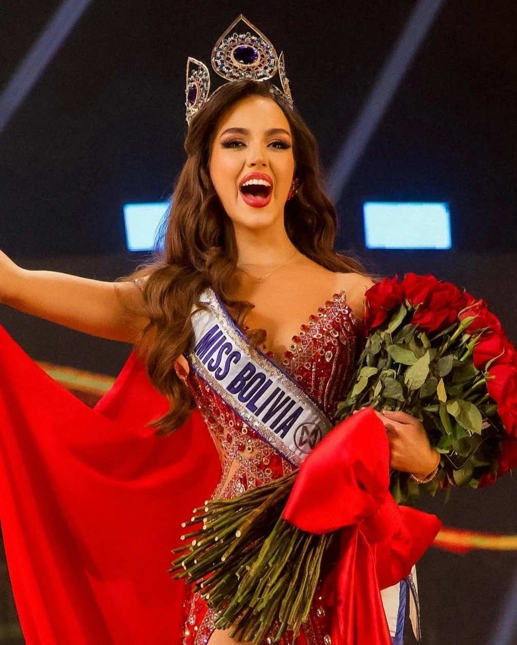 Mỹ nhân giỏi 3 thứ tiếng từng phát biểu tại Quốc hội Anh thi Miss World là ai?