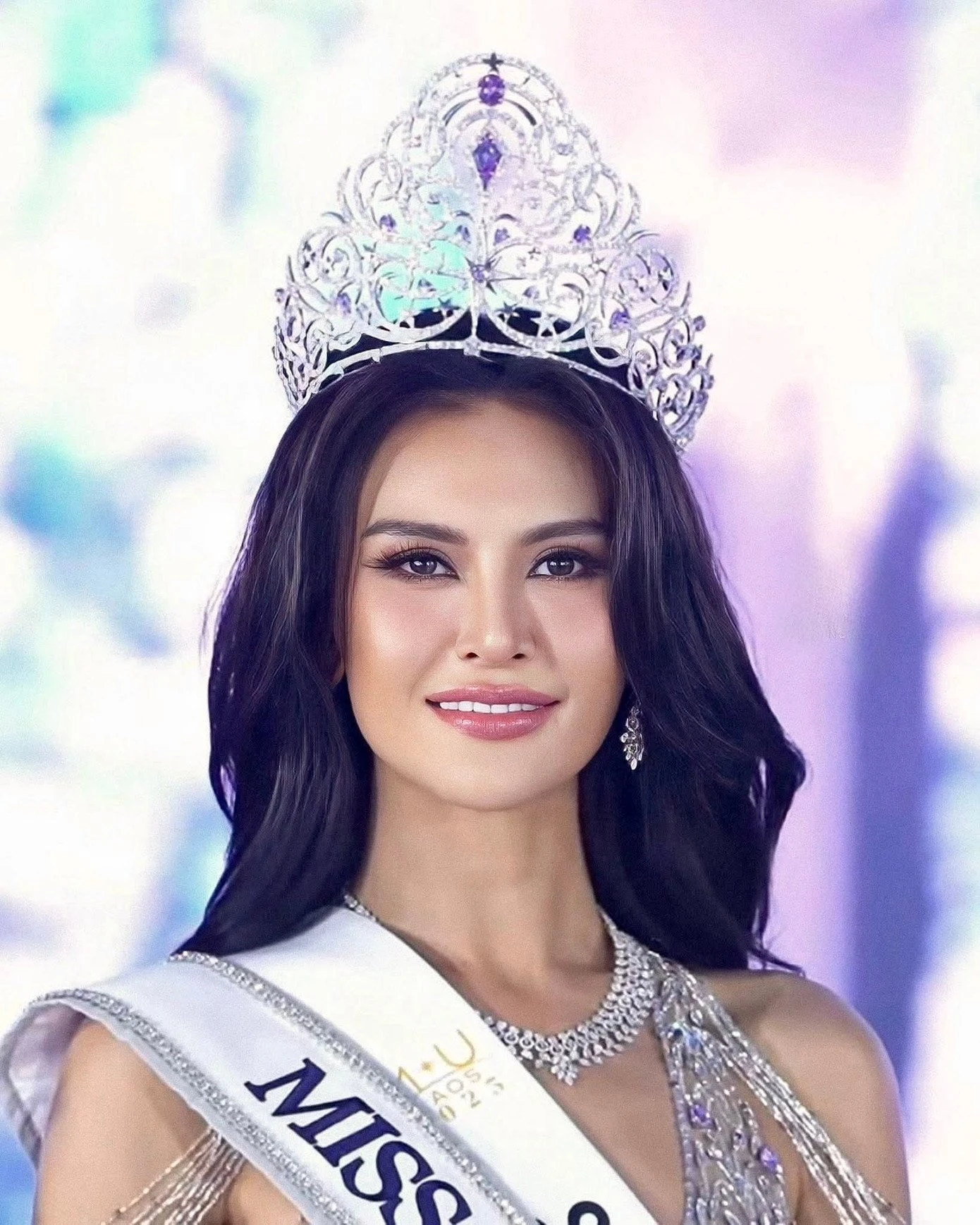 Nữ diễn viên ba lần đi thi mới đăng quang hoa hậu