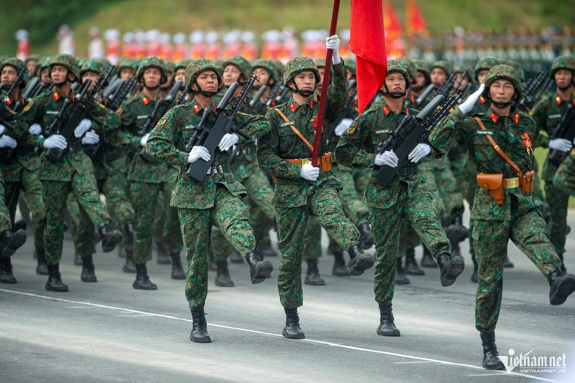 Những mẫu súng trang bị cho các khối diễu binh Quân đội, Công an