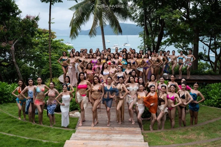 Thí sinh Hoa hậu Hoàn vũ Thái Lan khoe dáng với bikini