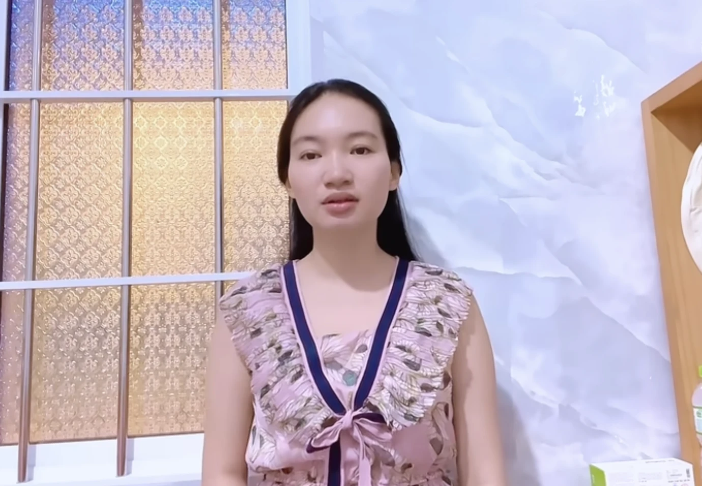 Vợ kém 26 tuổi của một nam diễn viên uất ức vì bị xúc phạm suốt 3 năm qua