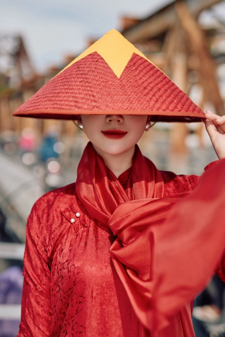 Nữ diễn viên VTV gây chú ý với bộ ảnh 'hòa bình đẹp lắm'