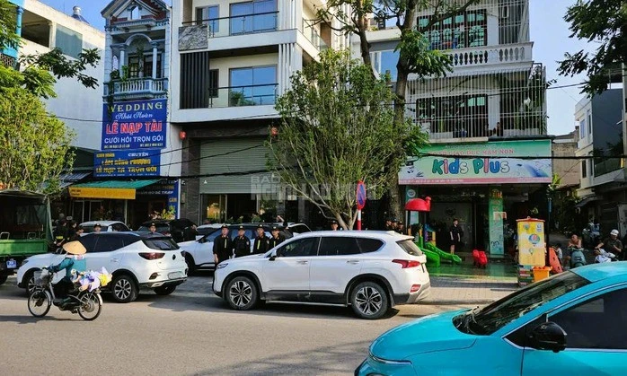 Hàng chục cảnh sát phong tỏa, khám xét nhà 1 dân anh chị không kém Tuấn 