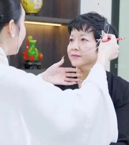 Góc pháp lý vụ nhiều nghệ sĩ quảng cáo chân mày cải vận