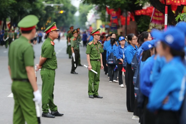 Những 