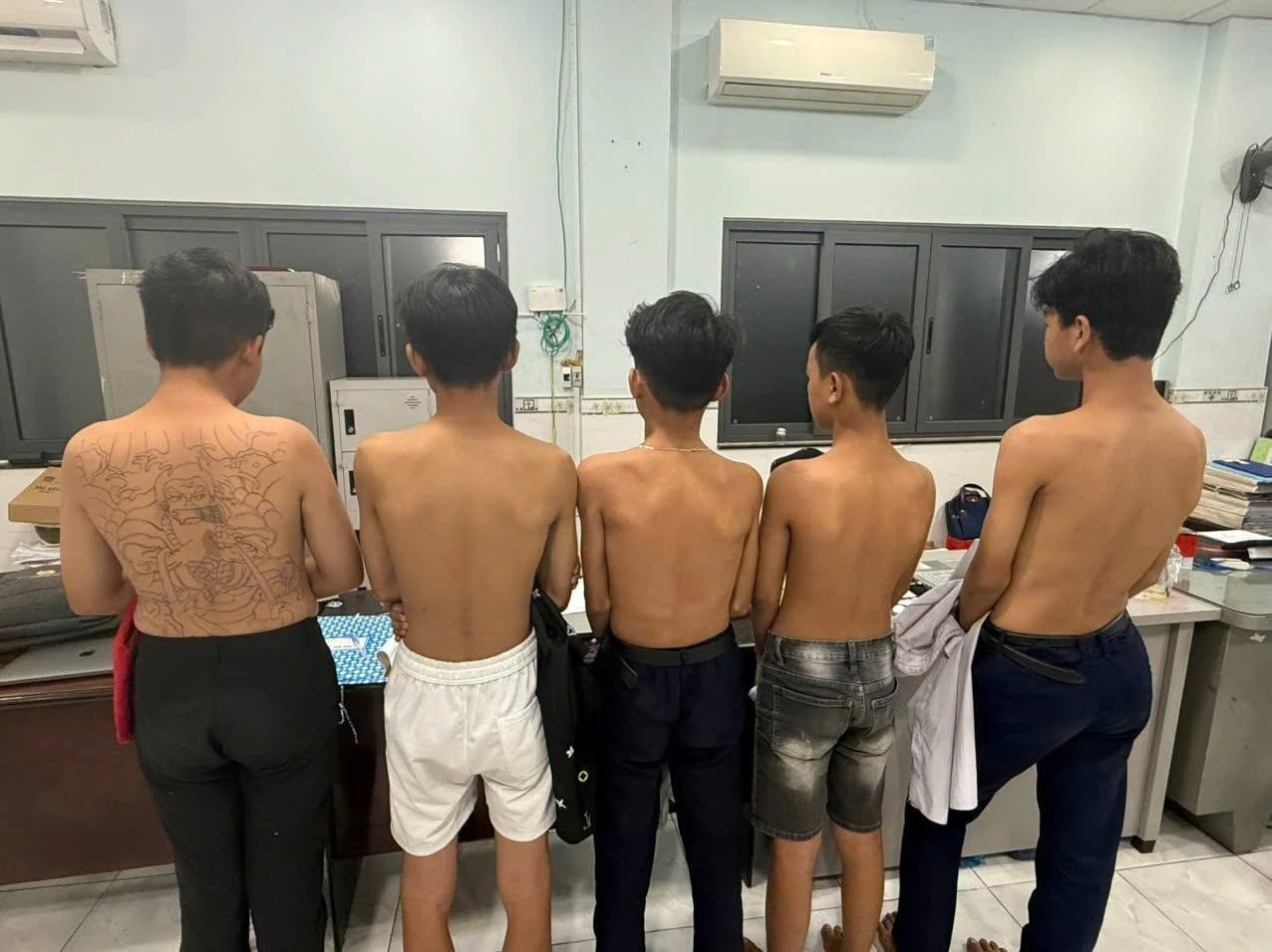 Nhóm học sinh THCS xăm trổ hẹn nhau 'giải quyết mâu thuẫn'