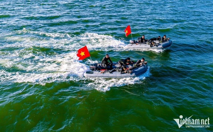 Đặc công hải quân luyện đột kích đường biển Đà Nẵng như phim hành động