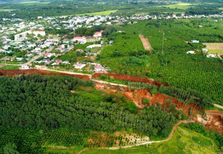 Vực 'tử thần' uy hiếp, như nuốt chửng cả một xã