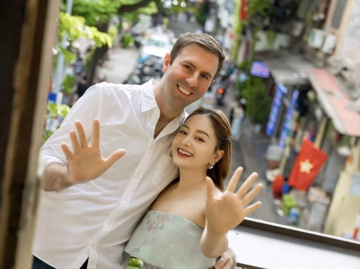 Hai nữ nghệ sĩ ly hôn chồng Tây gây ồn ào nhất showbiz Việt 2025