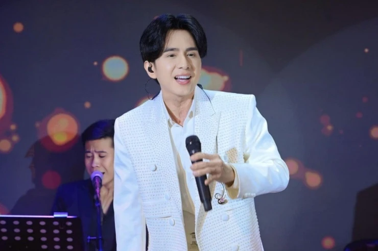Hà Nội đề nghị ca sĩ Đan Trường không bắn pháo hoa trong concert