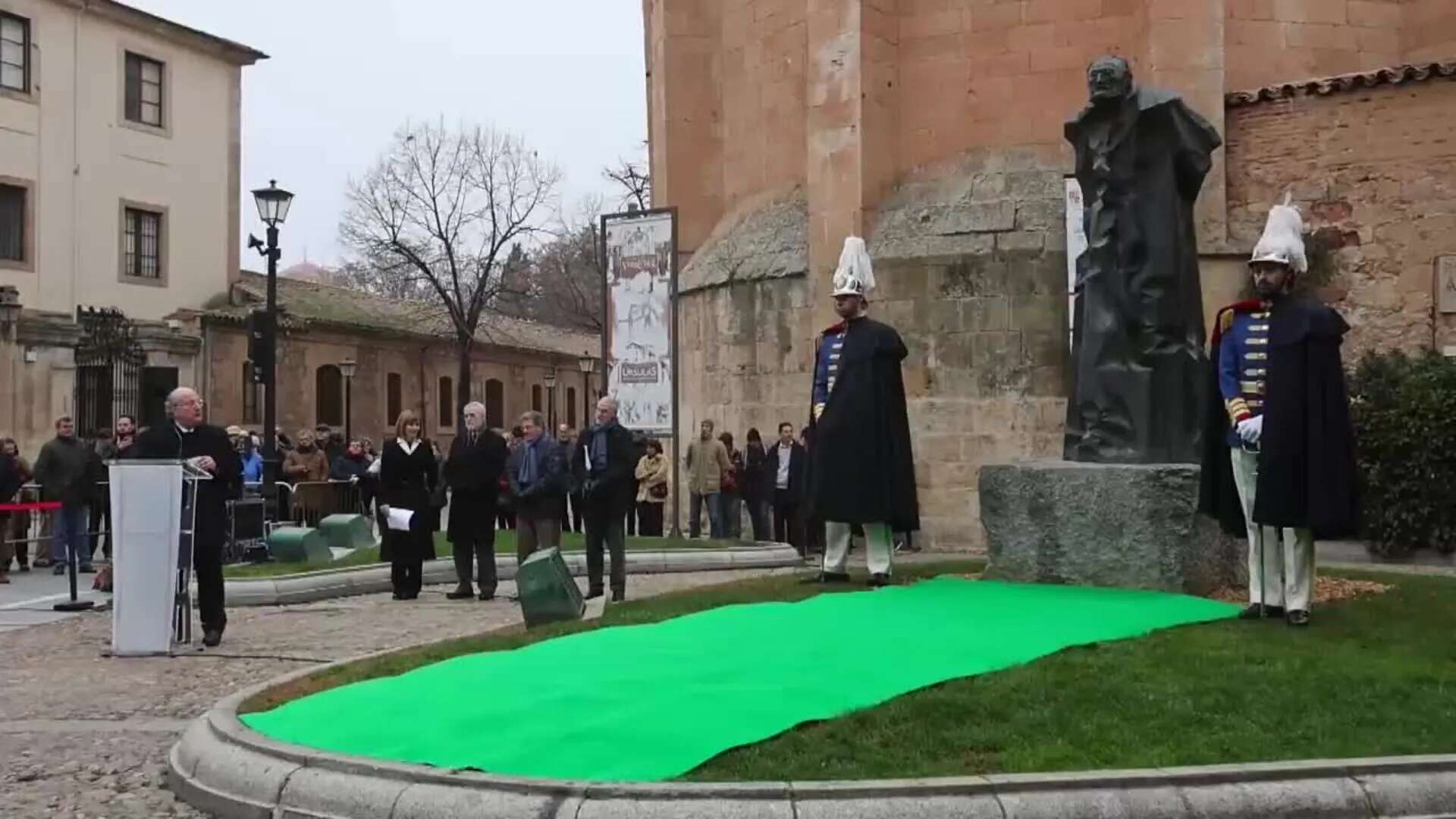 Salamanca homenajea a Unamuno con ofrenda floral en el aniversario de su fallecimiento