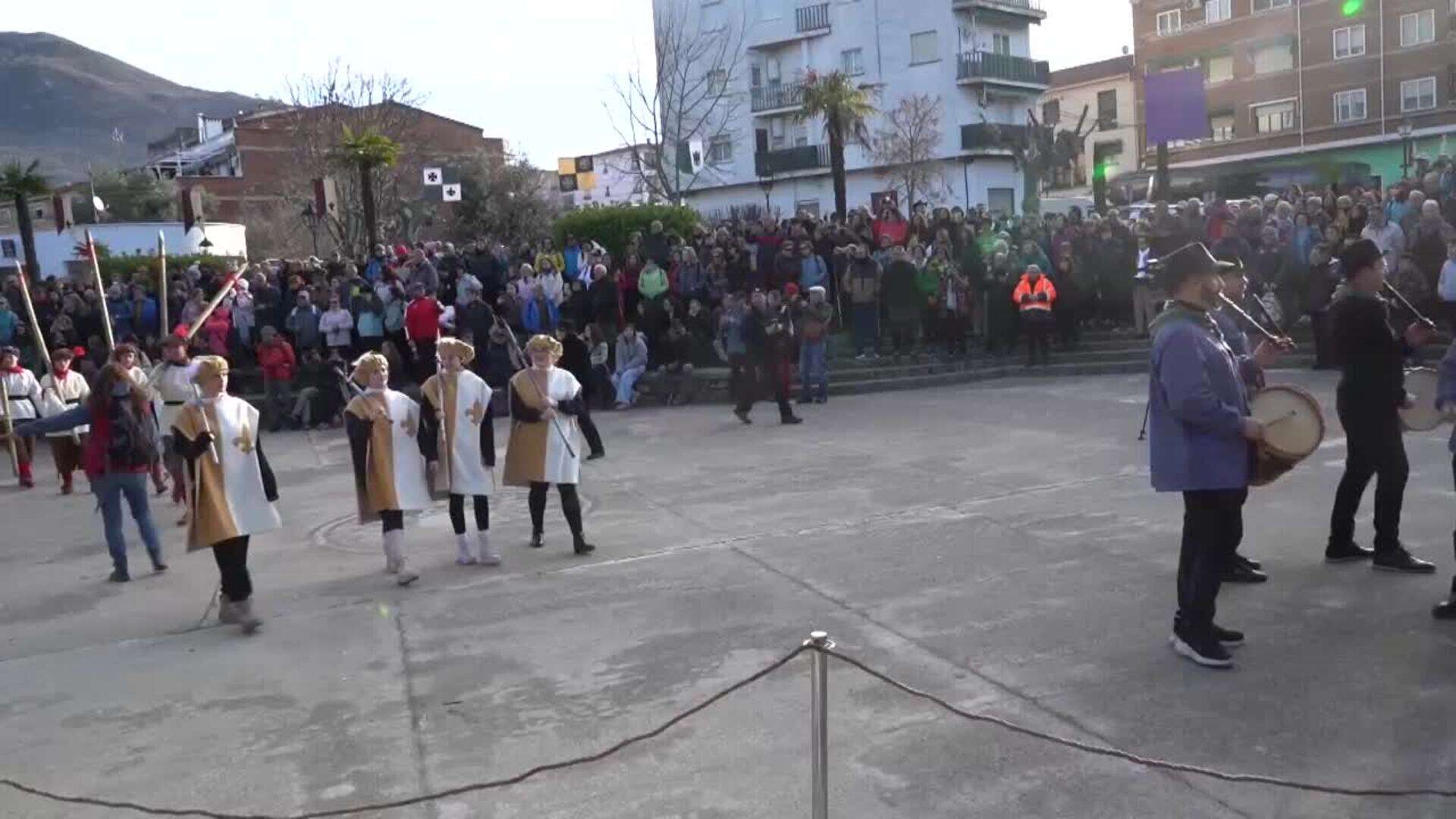 Miles de caminantes recrean el último viaje que hizo el emperador Carlos V