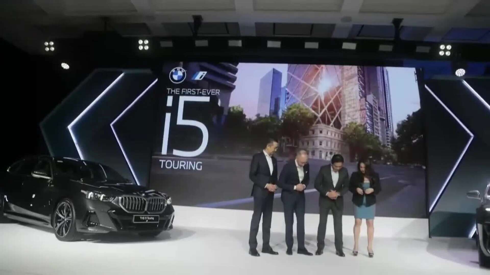 BMW presenta su nuevo vehículo eléctrico en Indonesia