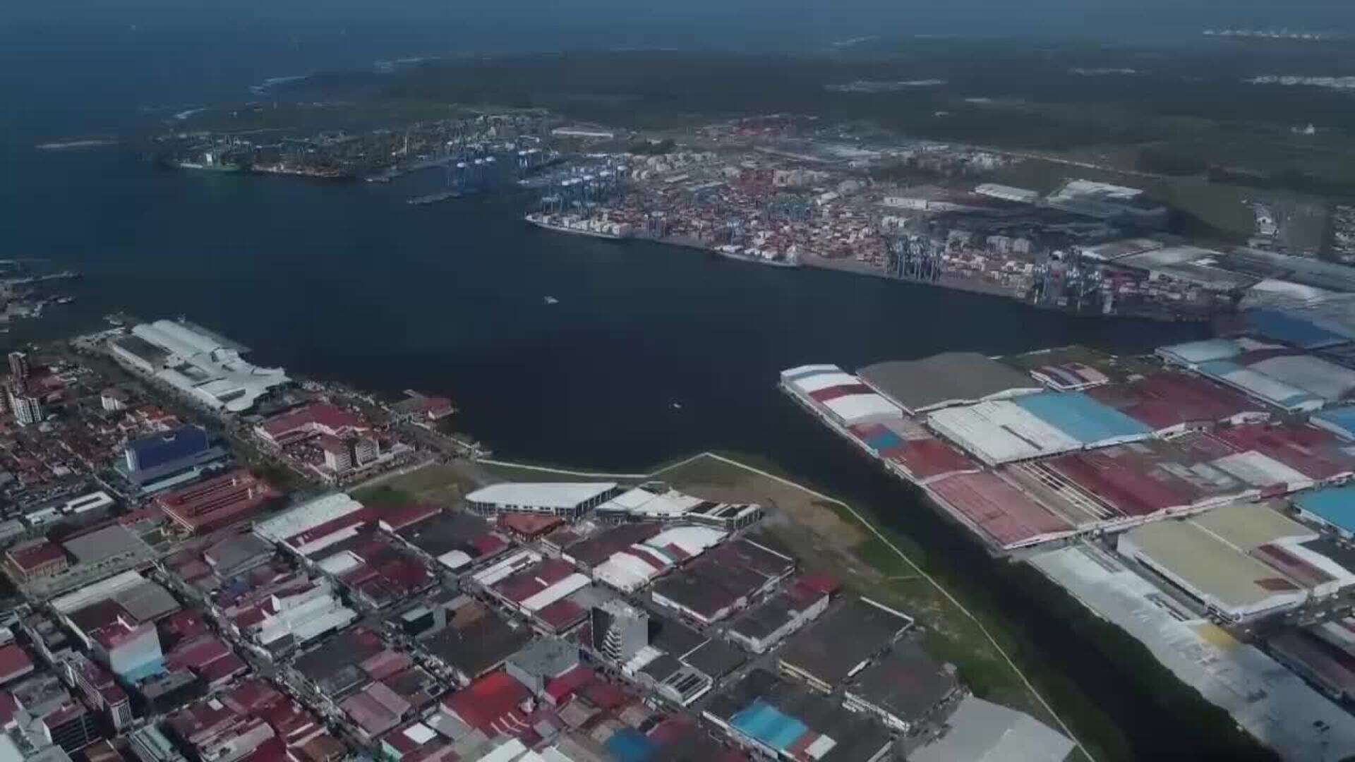 ¿Quiénes controlan los puertos que rodean el Canal de Panamá?