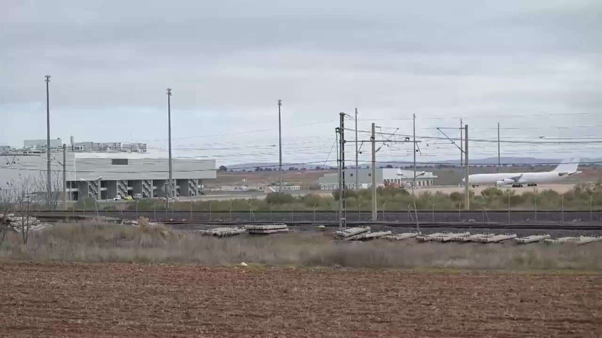 El Aeropuerto de Ciudad Real gestiona con AESA y Aviación Civil poder operar en uso mixto