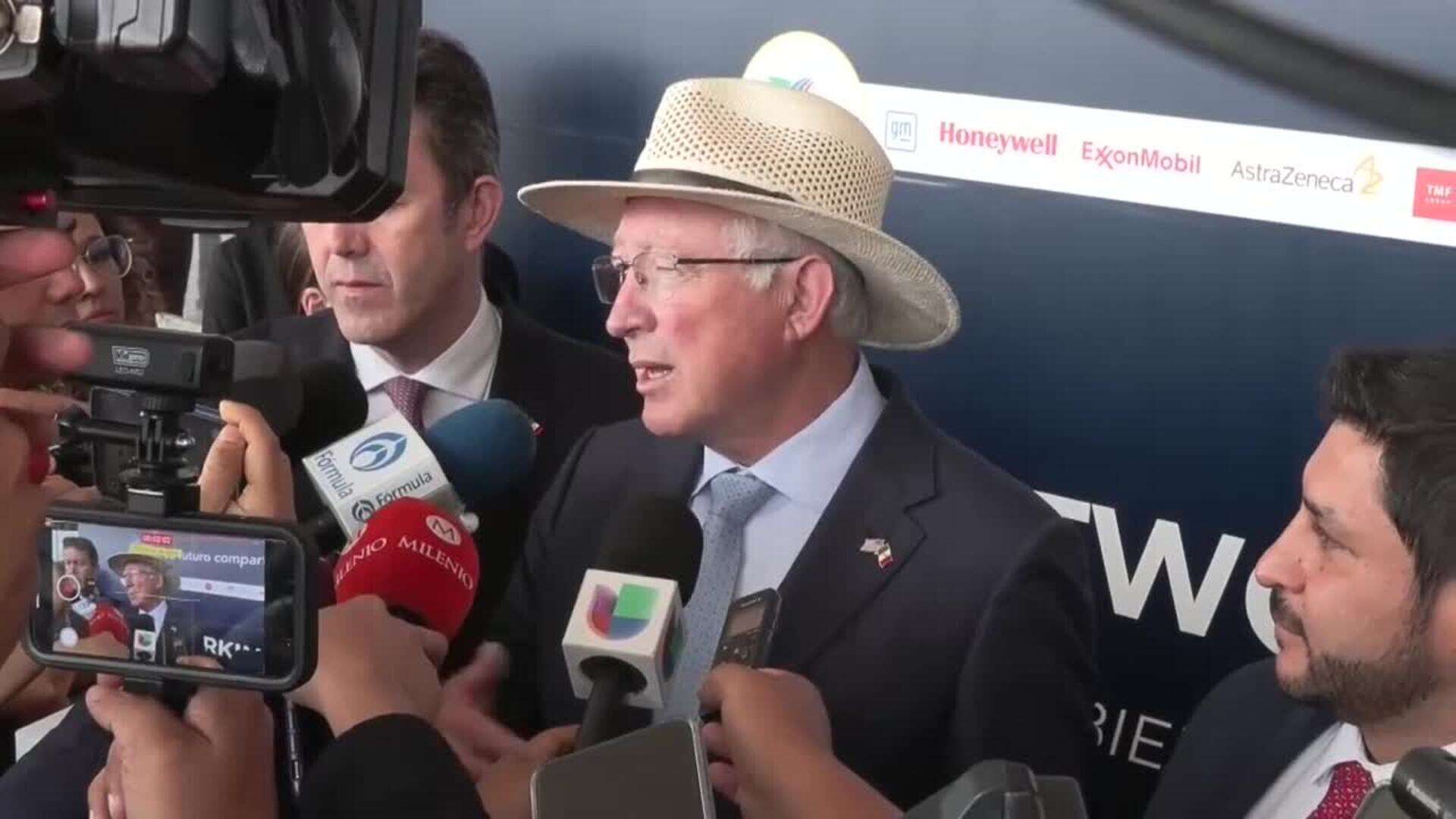 Ken Salazar afirma que la relación México-EE.UU. seguirá pese a polémicas reformas en Congreso mexicano