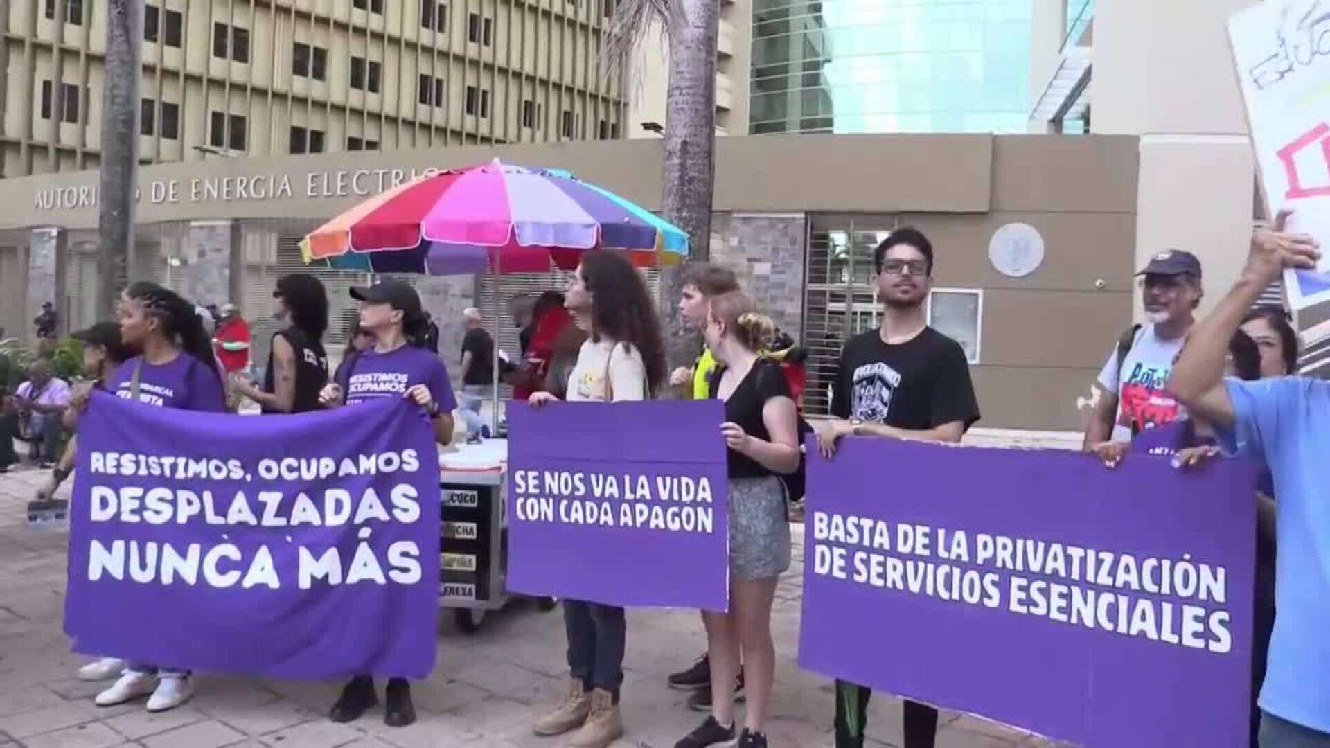 Cientos de manifestantes piden un cambio de compañía eléctrica por apagones en Puerto Rico