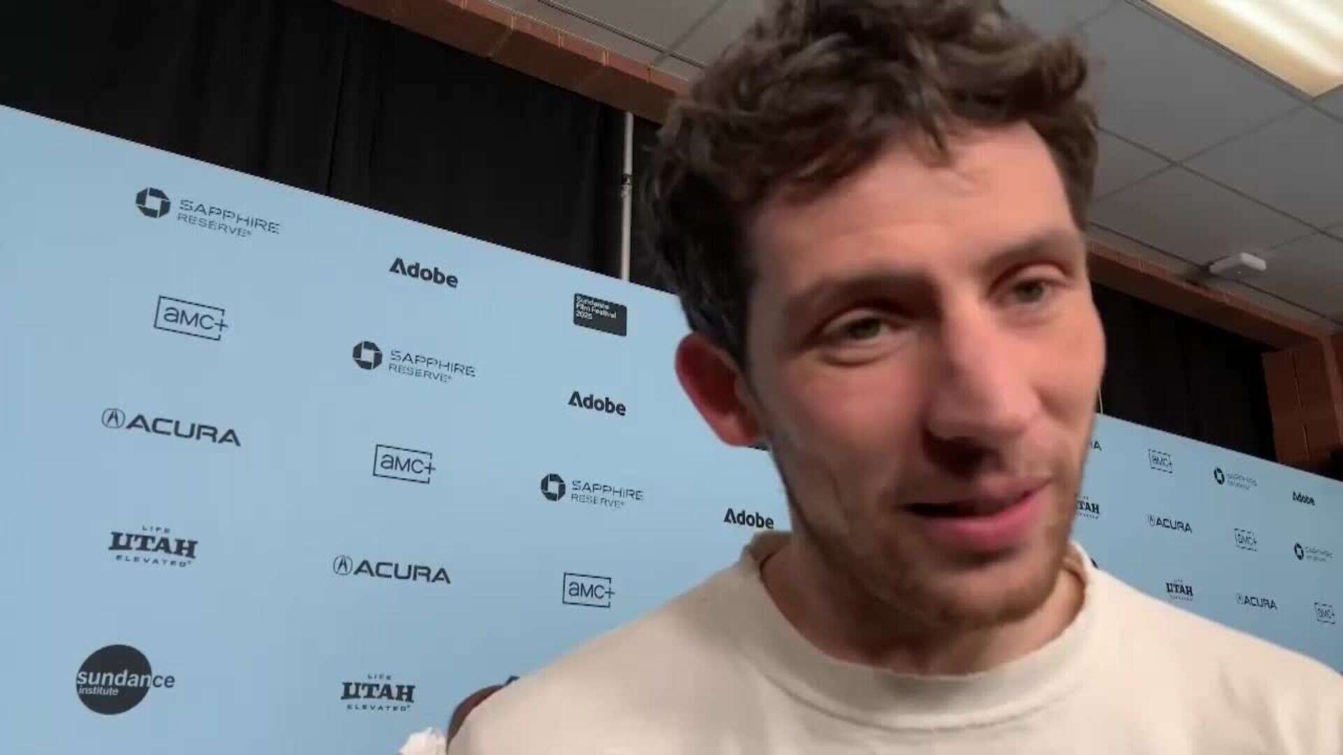 Josh O'Connor rescata el valor de la comunidad en una película sobre incendios en Sundance