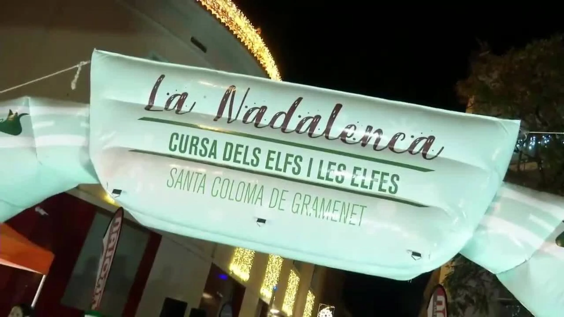 Elfos y elfas vuelven a correr por Santa Coloma de Gramenet por una causa solidaria en Navidad