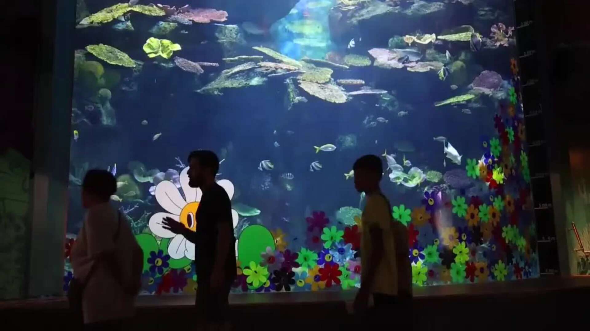 Bangkok acoge la primera instalación artística de Tailandia dentro de un acuario