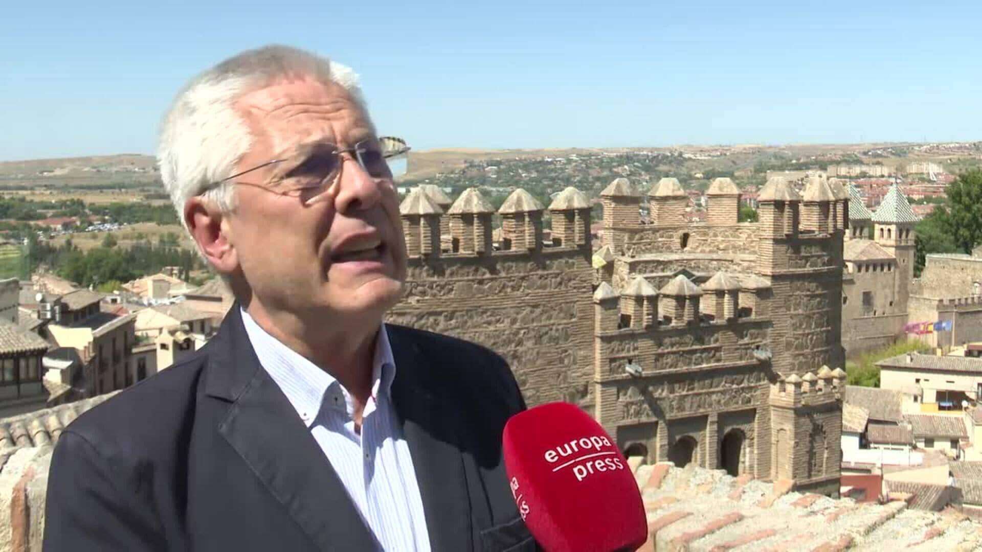 Carlos Dueñas recorre 50 rincones de Toledo en su cuarto libro