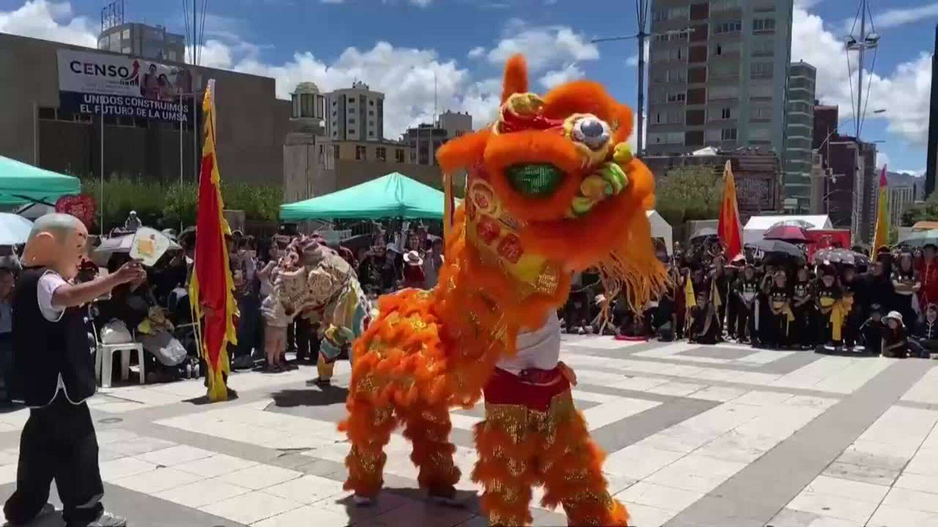 Bolivia celebra el Año Nuevo chino con danzas, artes marciales y augurios de prosperidad